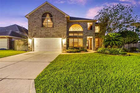 8031 Club Point Dr Humble, TX 77346
