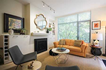 2028 W 11th Avenue #308 Vancouver, BC V6J 2C9