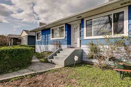 4533 Parker Street Burnaby, BC V5C 3E1