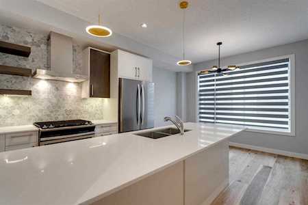 408 27 Ave NE #105 Calgary, AB T2E 2A4
