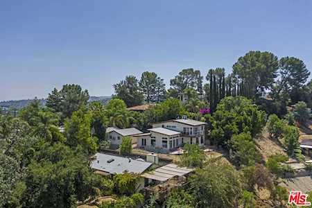 5051 Medina Road Woodland Hills, CA 91364