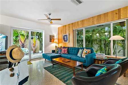 210 Grant Dr Sarasota, FL 34236