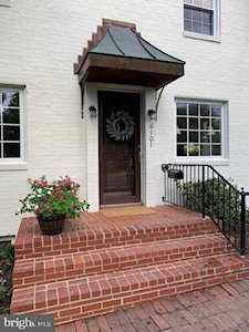 6101 26th St N Arlington, VA 22207