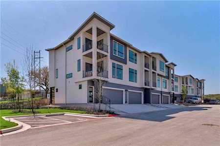 2050 Lohmans Spur Rd #203 Lakeway, TX 78734