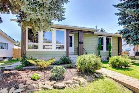408 Queensland Circle SE Calgary, AB T2J 4P8