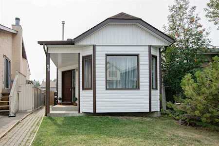 99 Castledale Way NE Calgary, AB T3J 2A4
