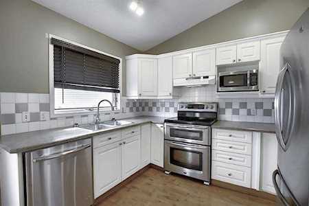 36 Sunridge Place NW Airdrie, AB T4B 2J1
