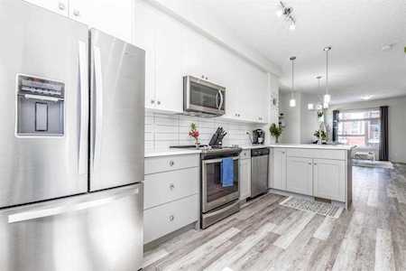 202-11 Evanscrest Mews NW Calgary, AB T3P 0Y1