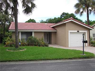 1690 Riverwood Ln Coral Springs, FL 33071
