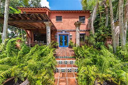 332 Lantana Ave Sarasota, FL 34243