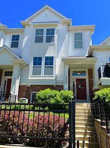 609 Plaza Place Aurora, IL 60504