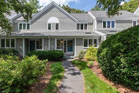 21 Ledgewood Hills Dr Nashua, NH 03062