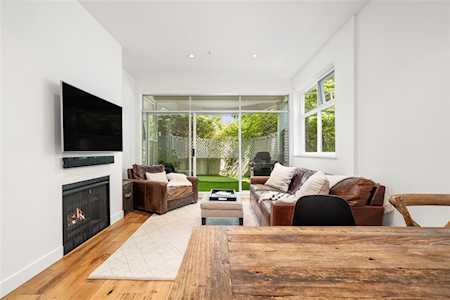 2250 W 3rd Avenue #109 Vancouver, BC V6K 1L4