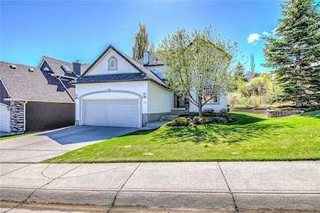 90 Patrick View SW Calgary, AB T3H 3J4