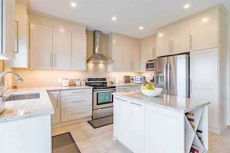 208 Macewan Park View NW Calgary, AB T3K 4K3