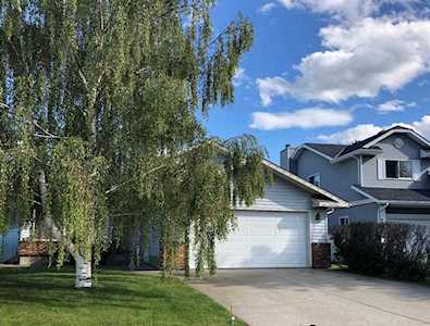 88 Sandstone Rd NW Calgary, AB T3K 2W9