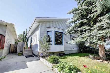 160 Sandstone Rd NW Calgary, AB T3K 2X9