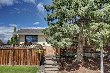 3 Silverdale Crescent NW Calgary, AB T3B 3P1