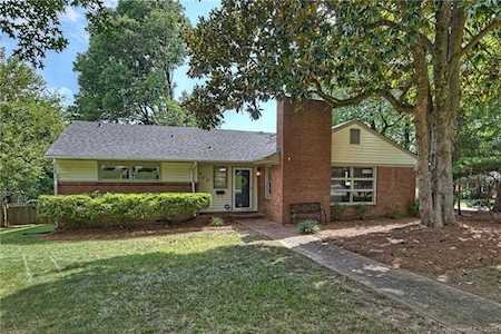 300 Blackthorne Ln Charlotte, NC 28209