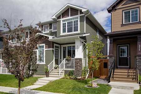 210 Ravensmoor Link SE Airdrie, AB T4A 0J8