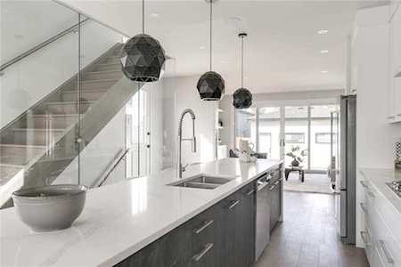 613 Alberta Ave SE Calgary, AB T2G 4K5