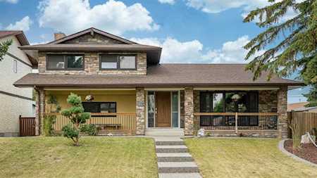 740 Lake Ontario Dr SE Calgary, AB T2J 3J8