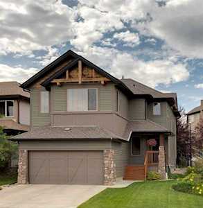 123 Tremblant Way SW Calgary, AB T3H 0A7