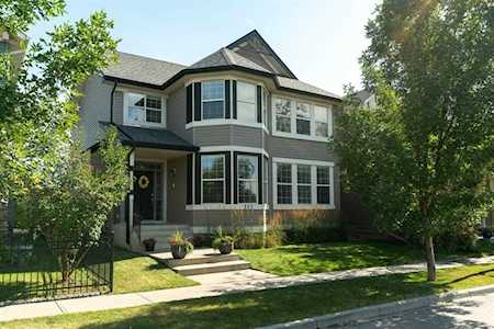 117 Prestwick Estate Way SE Calgary, AB T2Z 3Z2