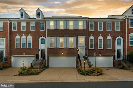8257 Purple Lilac Ct Lorton, VA 22079