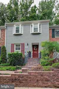 7615 Tiverton Dr Springfield, VA 22152