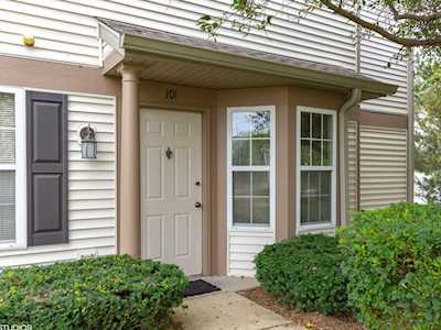 2459 Sheehan Dr #101 Naperville, IL 60564