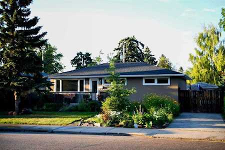 10 Mayfair Rd SW Calgary, AB T2V 1Y4
