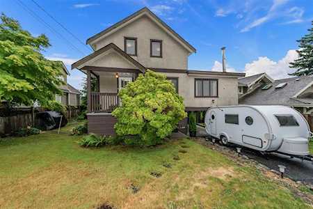 2264 Inglewood Avenue West Vancouver, BC V7V 1Z8