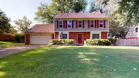 387 E Lawnwood Dr Collierville, TN 38017