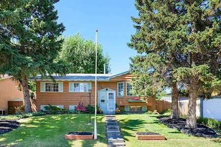 245 Allan Crescent SE Calgary, AB T2J 0T3