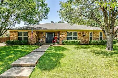 204 Pheasant Court Bedford, TX 76021