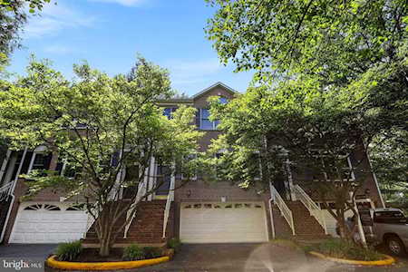 2902 Oakton Crest Place Vienna, VA 22181