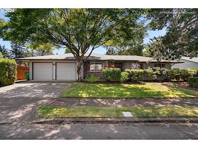 17136 SE Salmon St Portland, OR 97233