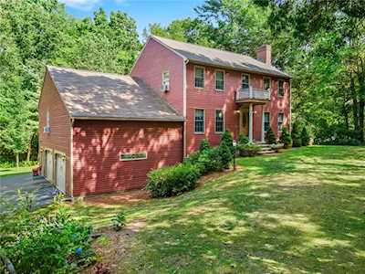 86 Log Rd North Smithfield, RI 02830