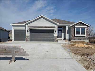 1610 SW Blackstone Place Lees Summit, MO 64082