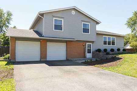 425 Ardglass Ct Bolingbrook, IL 60440