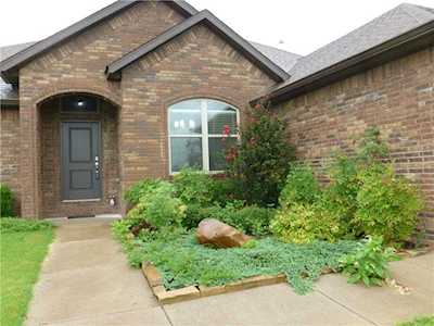 2004 Quinlan Ave Lowell, AR 72745