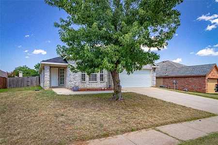 1627 Meadowview Drive Corinth, TX 76210