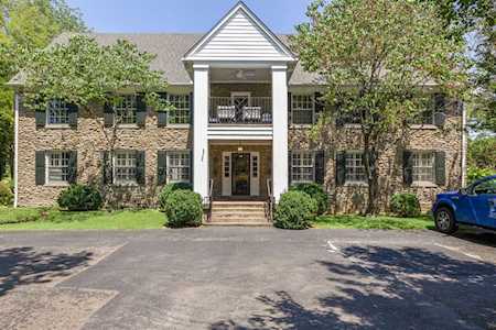 4402 Harding Pl Nashville, TN 37205