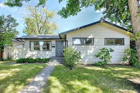 9916 Walrond Rd SE Calgary, AB T2J 1M5