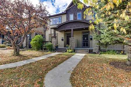 1429 40 St SW Calgary, AB T2C 1W8