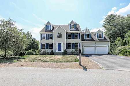 30 Sweet Briar Ln Chester, NH 03036