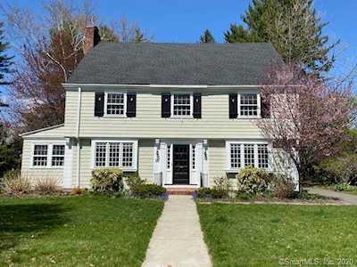 32 Fernwood Road West Hartford, CT 06119