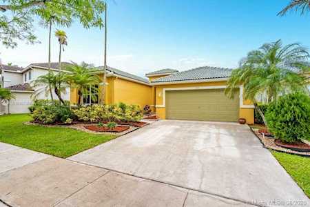 879 Hawthorn Te Weston, FL 33327