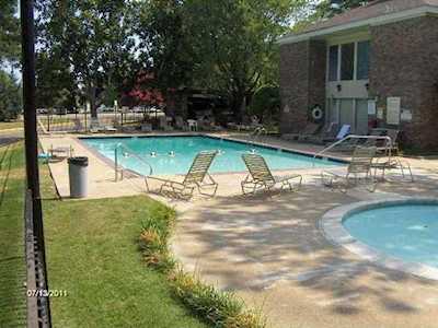 1860 W Poplar Woods Cir Germantown, TN 38138